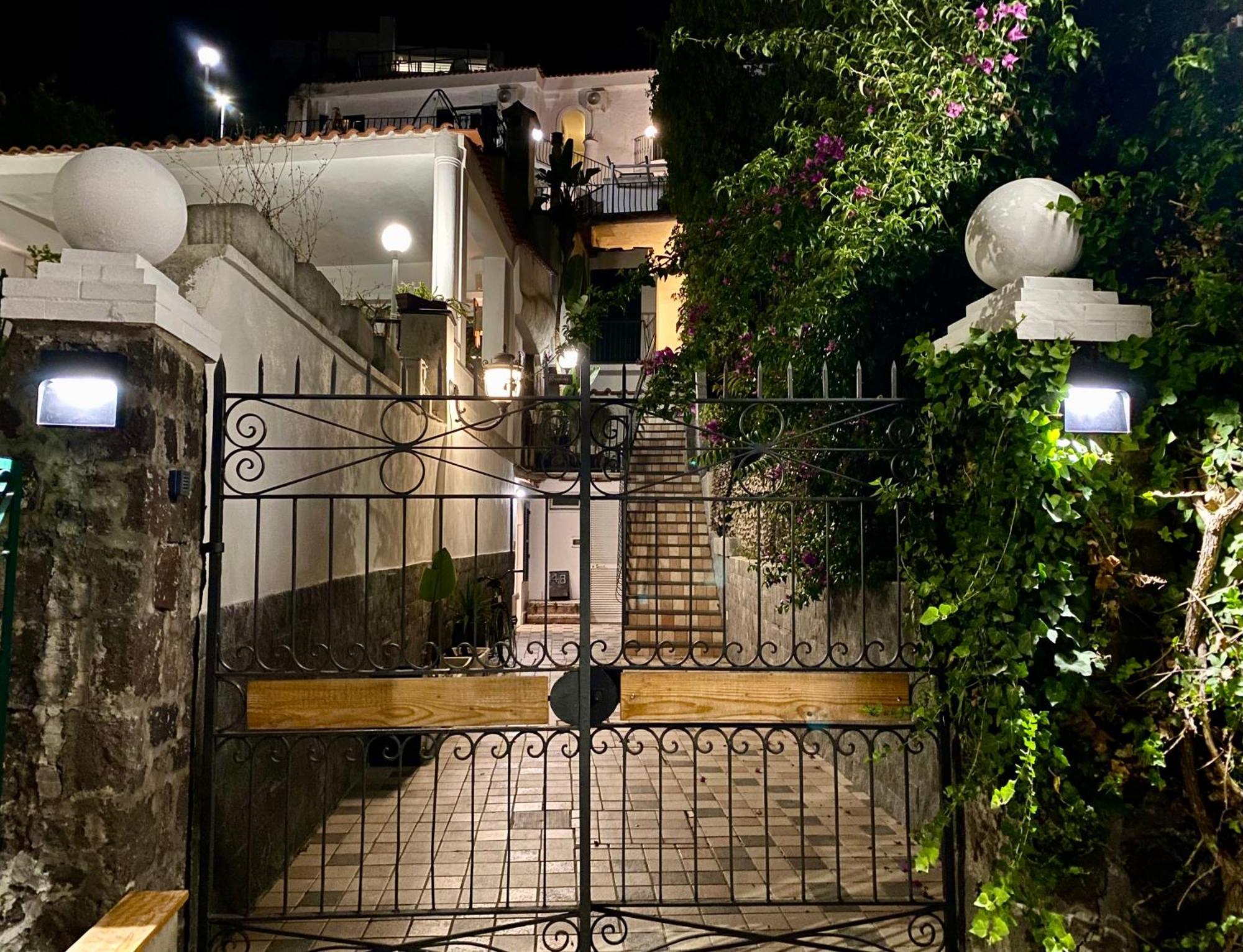 Black Market Hotel Ischia Bagian luar foto