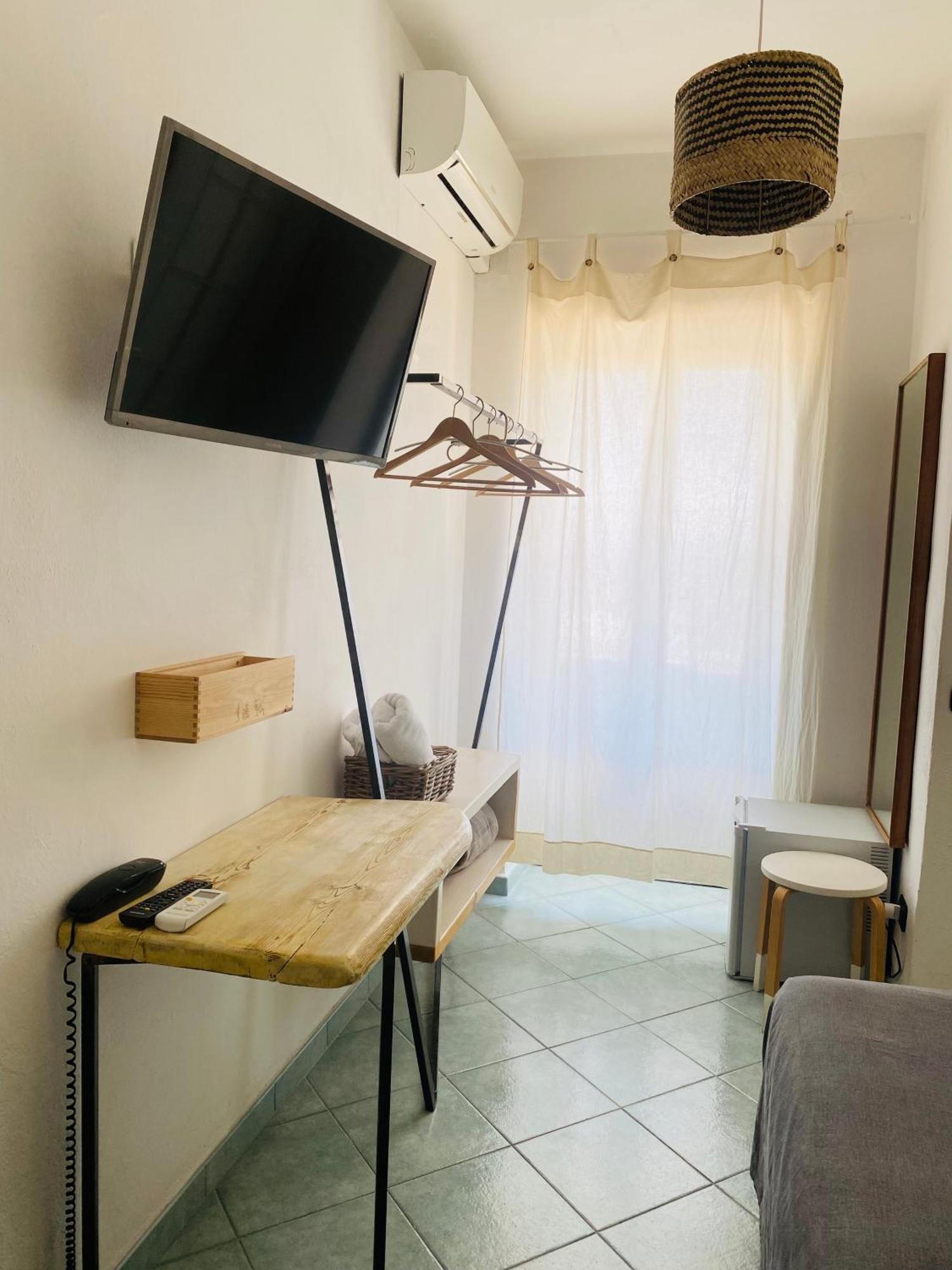 Black Market Hotel Ischia Bagian luar foto